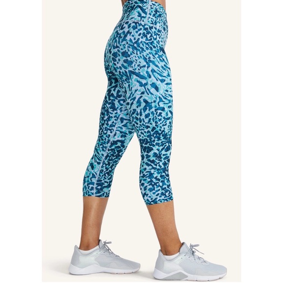 Peloton Pants - Peloton Cadent Reversible Blue leopard Women's cropped Leggings